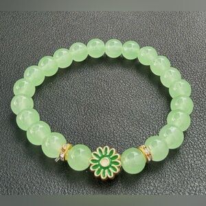 Chic Light Green Beaded Stretchy Bracelet with Floral Charm NEW